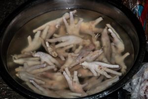Decomisan 300 kilos de comida en un frigorífico clandestino