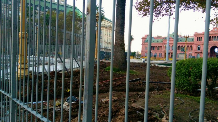 Declararon ilegales las rejas de Plaza de Mayo