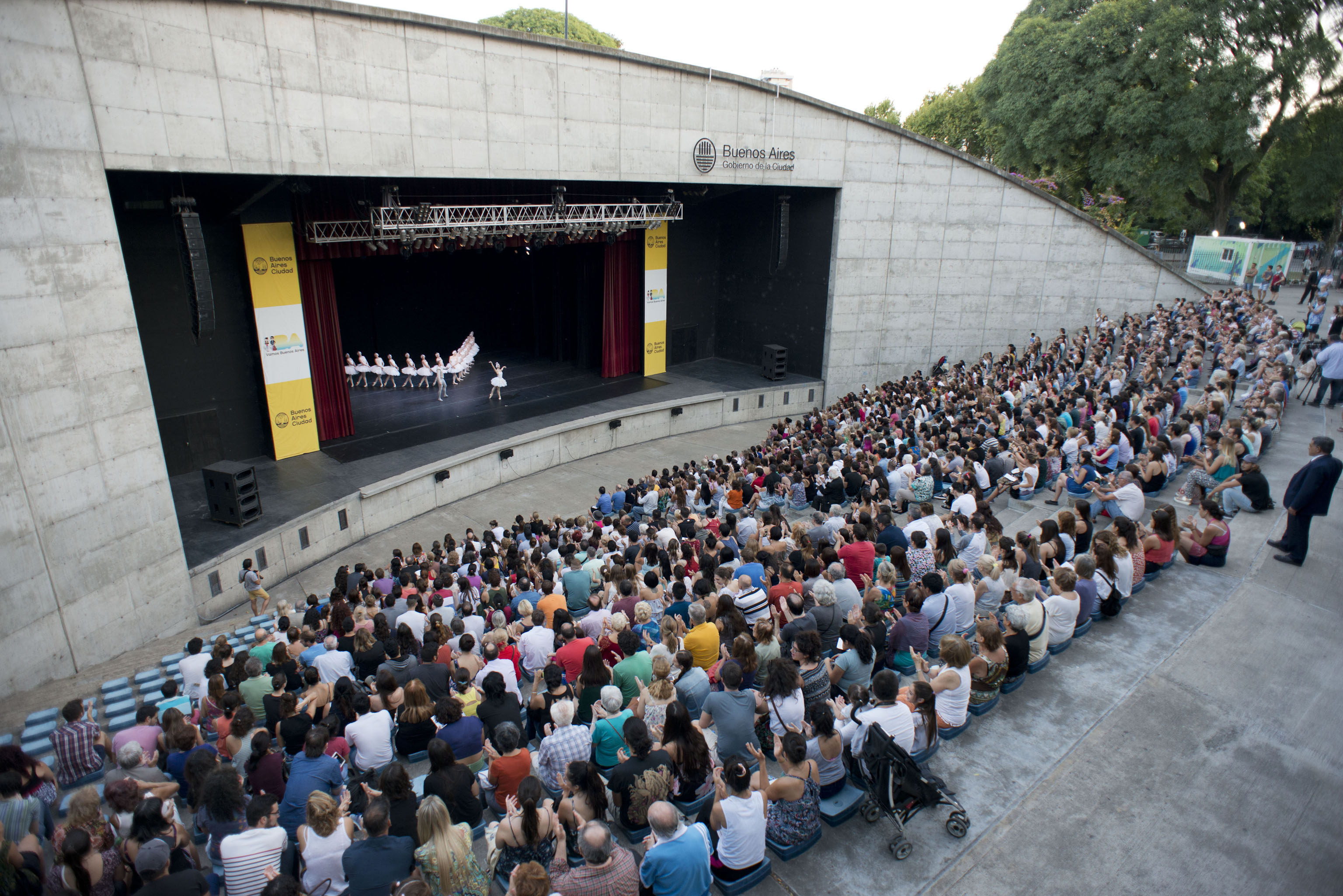 el_ballet_estable_del_teatro_colon_en_parque_centenario_-_foto_1