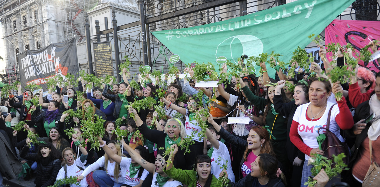 las-manifestantes-que-arribaron-en___dzG1Hg-8r_1256x620__2