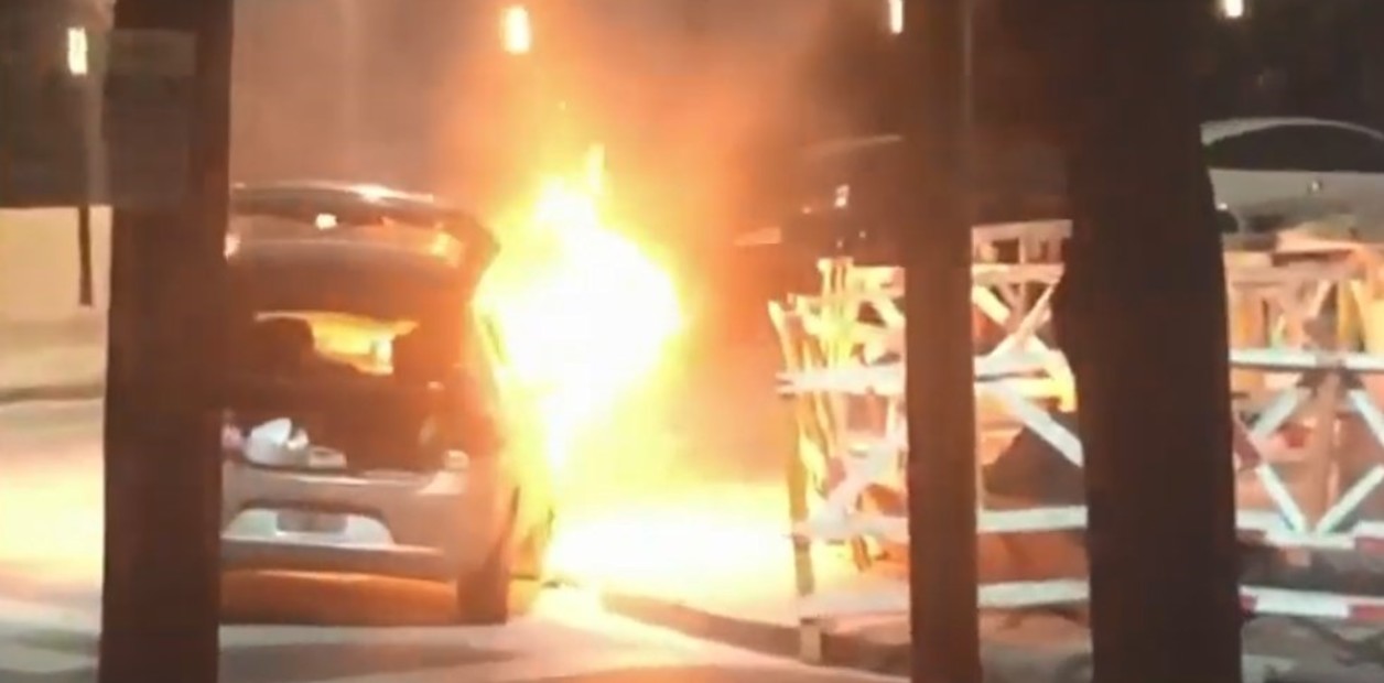 el-auto-se-incendio-en___9XwIMpAIO_1256x620__1