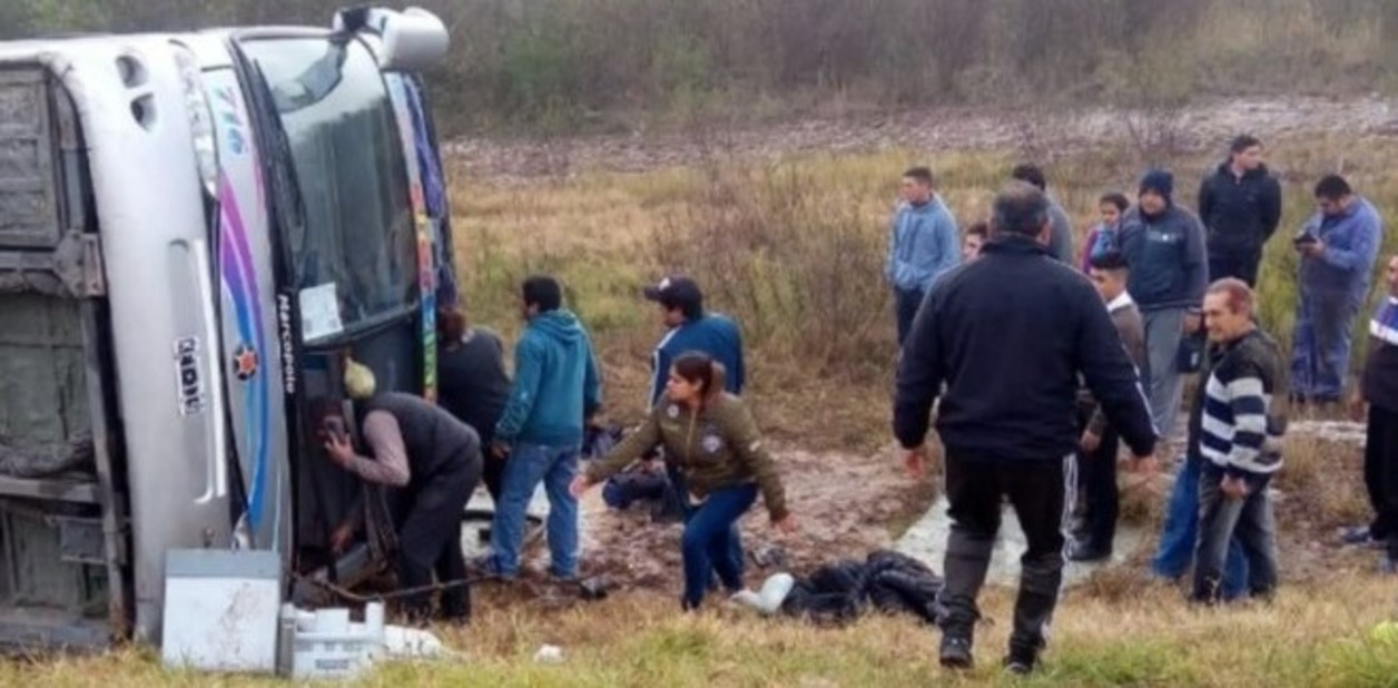 volco-un-micro-con-jubilados___Up69L6oo5_1256x620__2