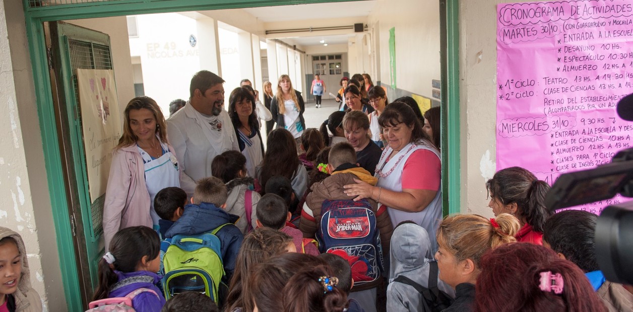pasillo-escuela-49-de-moreno___LL86zrNqi_1256x620__1