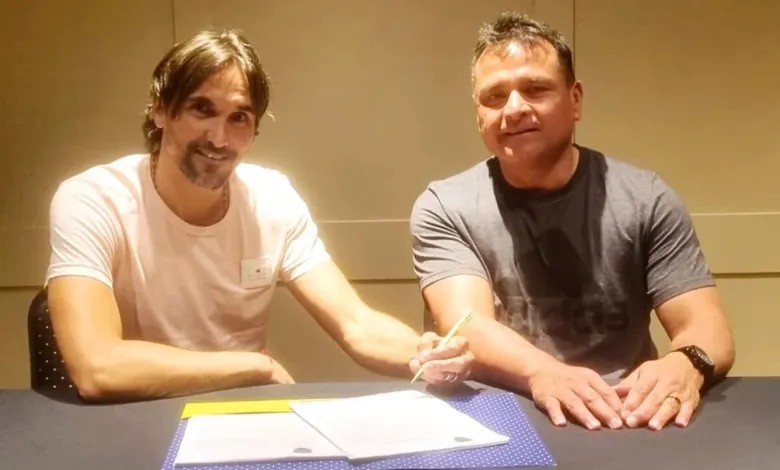 Diego-Martinez-firma-contrato-Boca-29122923