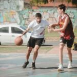 Básquet callejero en plazas porteñas: un juego comunitario que florece cada primavera