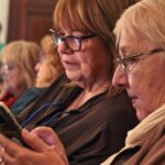 Más de 6.500 personas mayores aprendieron a usar tecnología gracias a un programa gratuito de inclusión digital