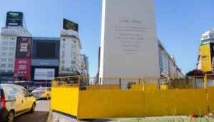 La Ciudad reemplaza las rejas que rodean al Obelisco