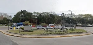 Plazoleta Dr. Roberto Koch: ciencia, memoria y barrio en Villa Ortúzar