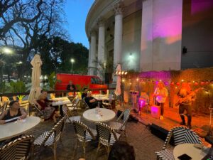 Gran apertura de las noches culturales: 90 bares porteños se llenaron de arte y música