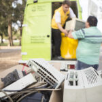 Vecinos y vecinas se suman al cuidado del ambiente llevando sus aparatos electrónicos a los Puntos Verdes Vecinos y vecinas se suman al cuidado del ambiente llevando sus aparatos electrónicos a los Puntos Verdes