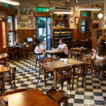 Café Ocho Esquinas: historia, tango y cerveza en la triple frontera porteña