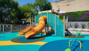 La Plazoleta Agustín Comastri volvió a brillar: un espacio renovado para todas las edades en Chacarita