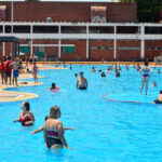 Las piletas de la Ciudad abren todo el día para pasar el verano