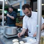 Vuelven las clases de cocina a los mercados con sabores de España y Perú