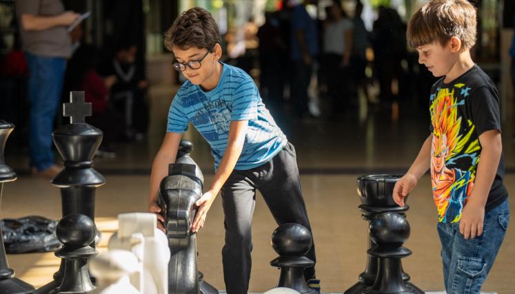 Más de 400 chicos participaron de una jornada de ajedrez con torneos, juegos y desafíos con inteligencia artificial