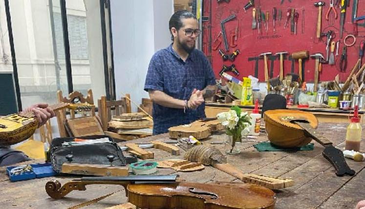 Una escuela porteña abre sus puertas para aprender oficios ligados al patrimonio y la fotografía analógica