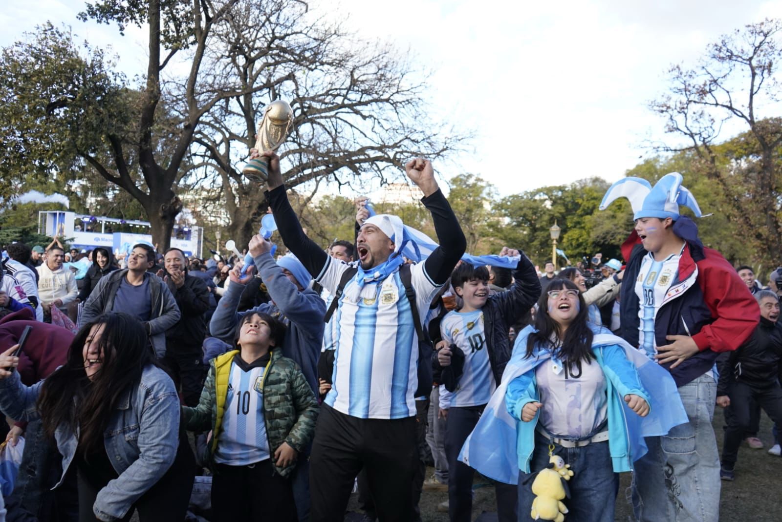 Palermo y Retiro se llenaron de hinchas para celebrar el triunfo de Argentina en el Mundial