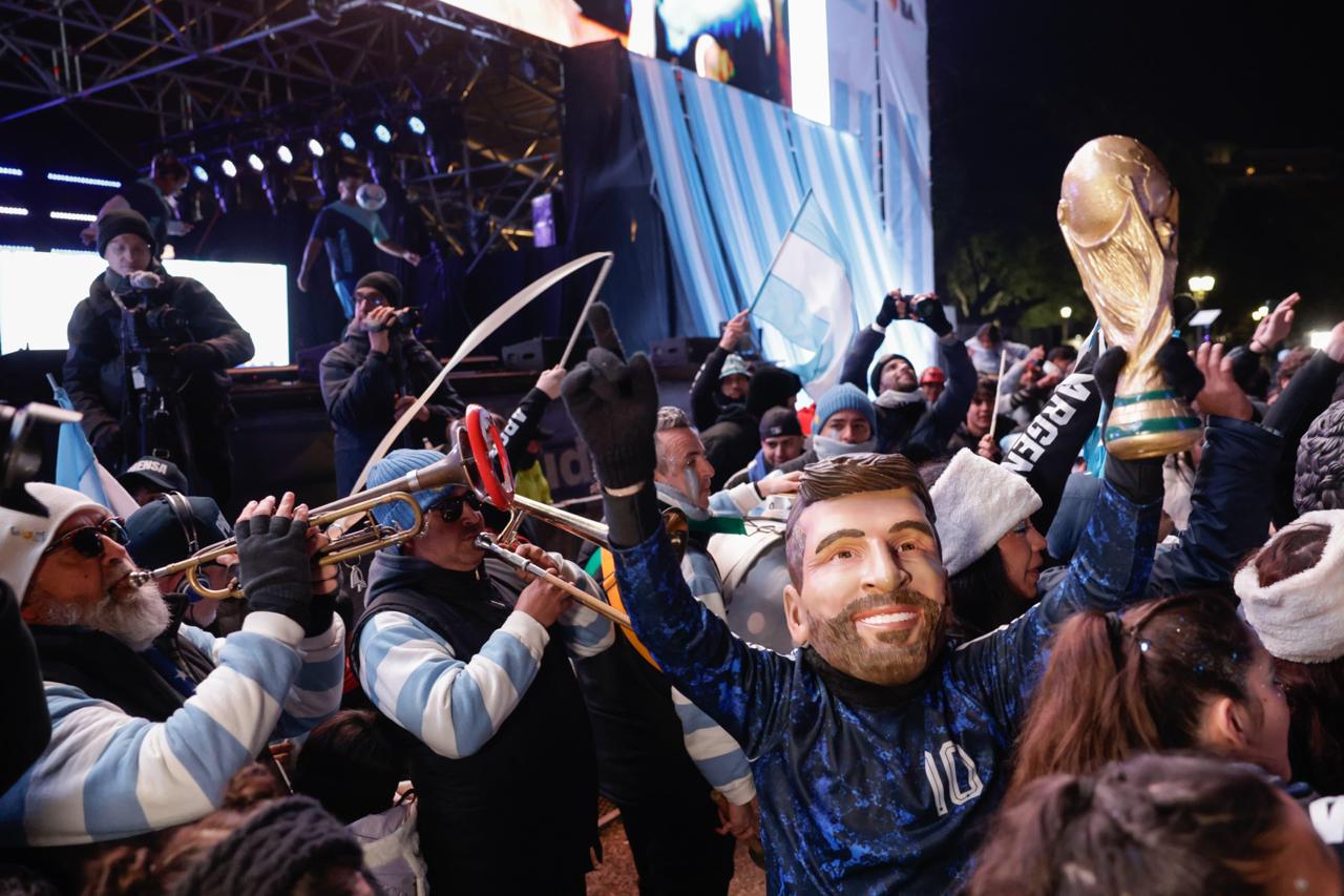 Los espacios para ver a la Selección ya reunieron a más de 140 mil personas en la Ciudad
